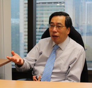 「裝備自己、靈活多變就是我們香港人的優勢。」梁君彥指香港舊有的優勢正面臨不同的挑戰,香港人必須把握發展新機遇,尋找經濟新出路。