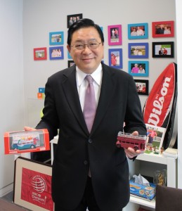 大學畢業後,林健鋒走入玩具行業,他自言很喜歡這個「Joyful Industry」,因為玩具不僅能給大小朋友帶來歡樂,也是家庭融洽的橋樑。