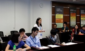 90後「議員」對議案有備而戰，各人舌劍唇槍！
