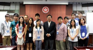 盧偉國表揚實習生的發言非常精彩，他鼓勵同學們關心社會、增強各方的認識和參政議政的能力。