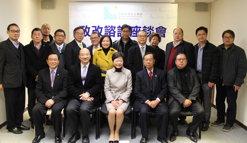 經民聯監事會成員、立法會議員、區議員就2017年普選方案，向政府提出不同的切實建議。