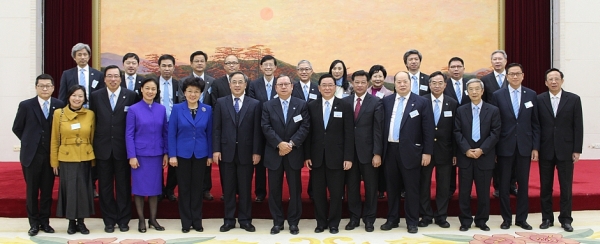 經民聯訪問團拜會廣東省委，就多個議題進行交流，並與廣東省委書記胡春華(左六)合照留念。