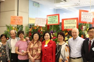 梁美芬服務街坊多年，一班支持者親臨為她打氣。