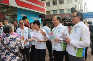 司長、局長同經民聯議員們突然出現，不少巿民都覺得驚喜。