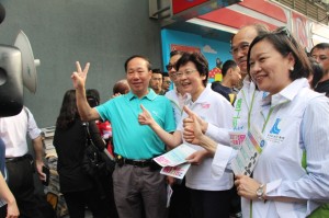 不少市民向林鄭月娥司長加油打氣。