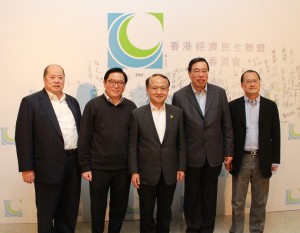 港澳辦副主任王志民(中)與經民聯主席梁君彥(右二),副主席林健鋒(左二)及張華峰(左一)等合照。