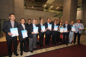 「聯席會議」認為應聚焦討論如何優化強積金管理機制,進一步調低管理費, 並改善投資回報表現,令強積金發揮真正的作用,才能強化對僱員的退休保障。