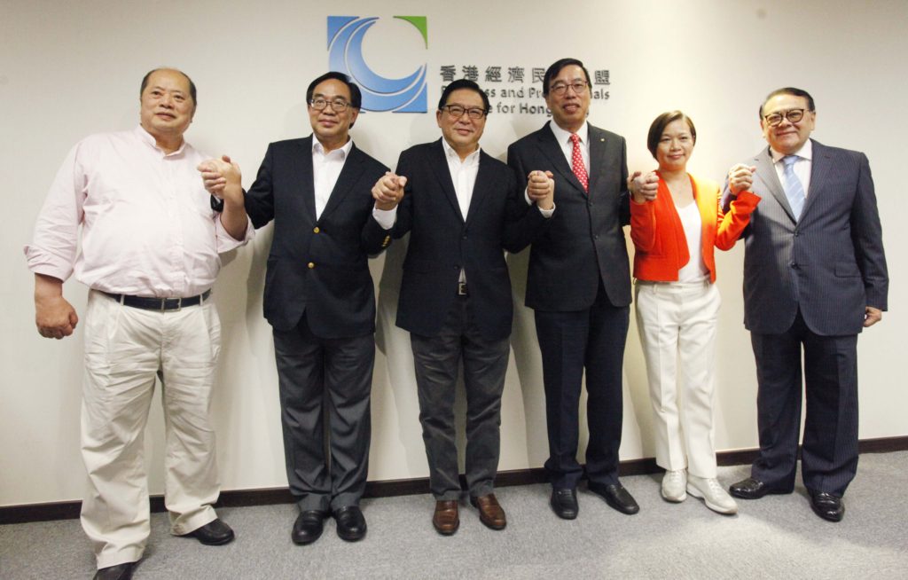 經民聯今屆派出7張名單參加立法會選舉,悉數勝出,成員感謝社會各界支持。