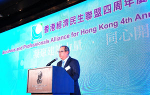 經民聯監事會主席林建岳博士致辭時表示，聯盟將繼續扮演工商界、專業 界及廣大市民與政府的溝通橋樑，並發揮工商專業的優勢，推動社會抓住 國家「一帶一路」戰略及「十三五」規劃的歷史機遇，為香港開拓更大的 發展。