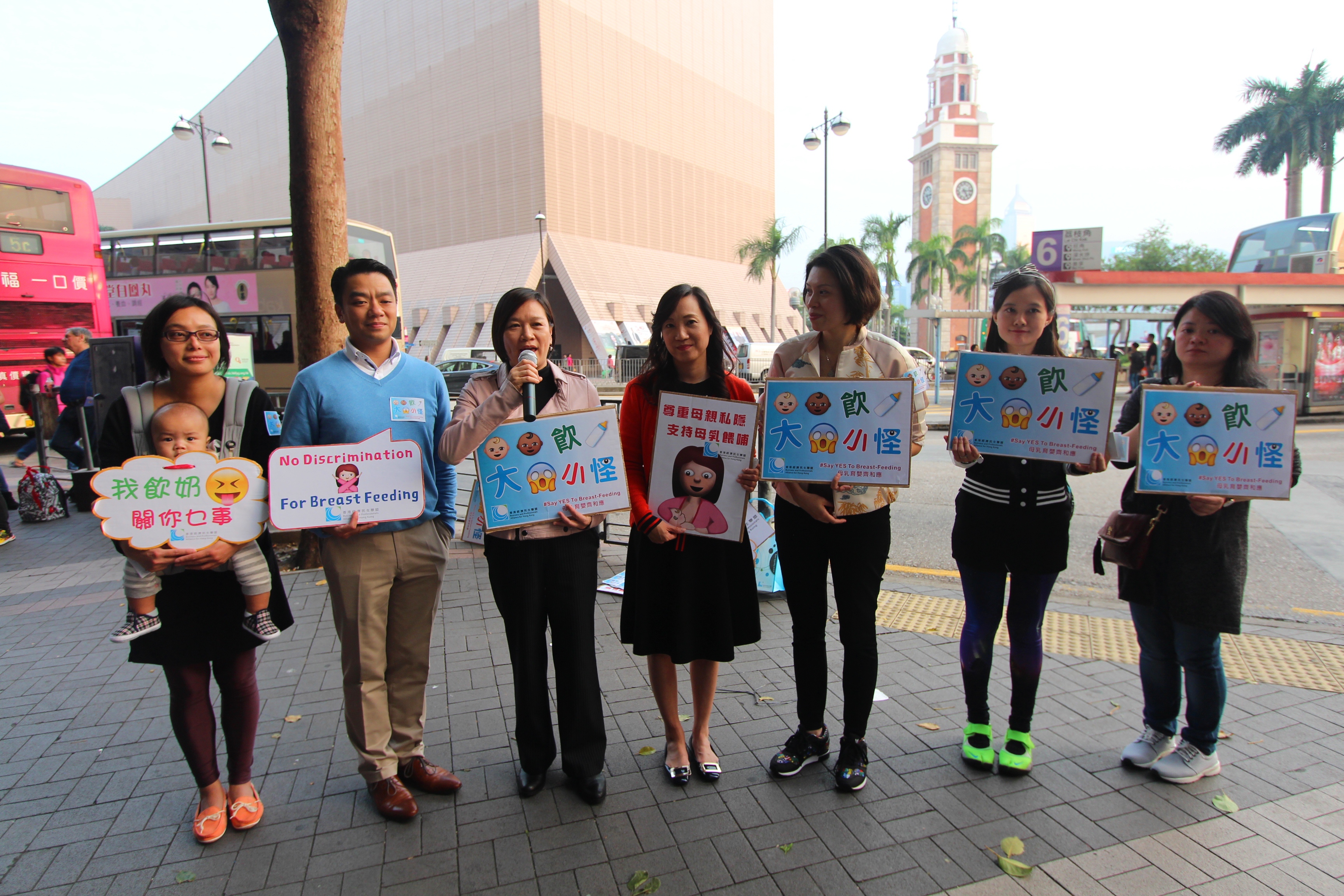 經民聯立法會議員梁美芬博士表示，的士司機在車廂內偷拍乘客並轉發至公共平台，有機會觸犯破壞公眾體統罪，呼籲業界應以正常、健康角度看待母乳餵哺。