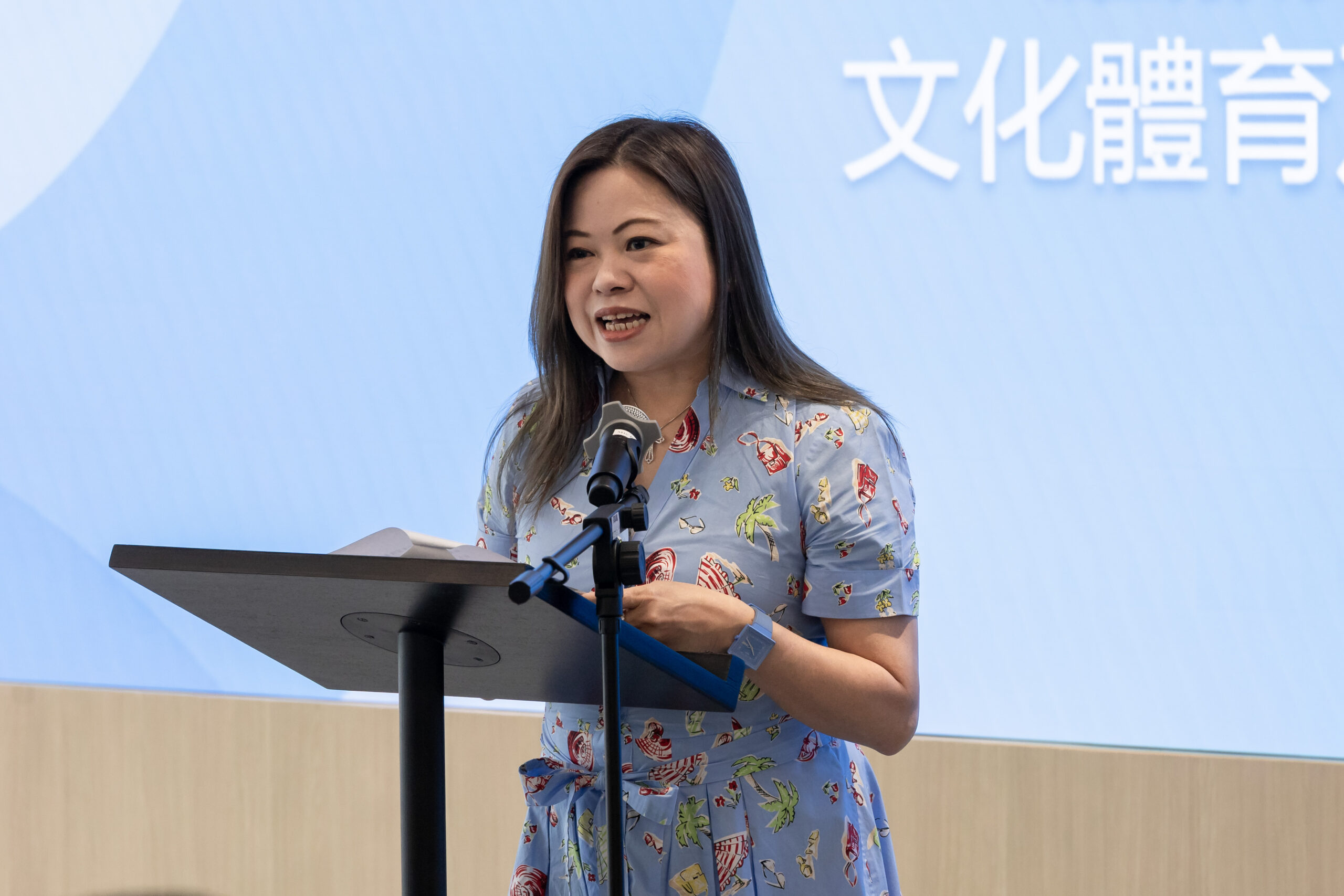 特區政府文化體育及旅遊局局長羅淑佩致辭。